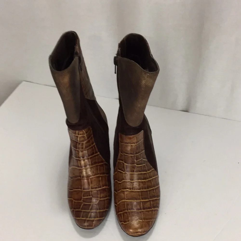 Helle Comfort Brenna  Mixed Media , Suede, Leather, Gold Embossed Bootie 36